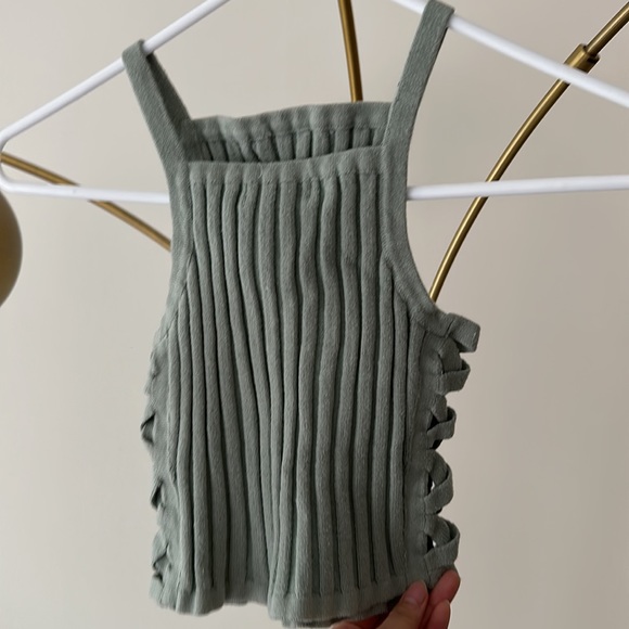 Cute crop tops - Picture 3 of 3